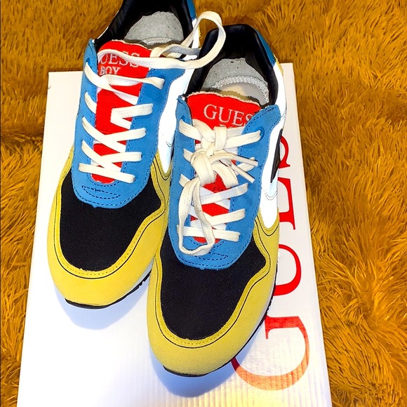 Guess - Picture 1 of 5